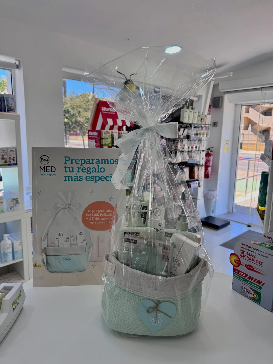 Preparamos tu regalo — cesta de regalo de la farmacia
